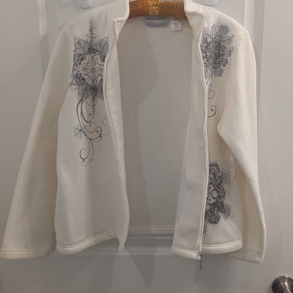 ❄️ Alfred Dunner Snowflake Embellished Fleece Sweater PM Petite Medium - Picture 2 of 15